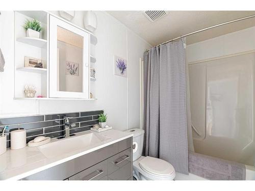 208 Greenbriar Bay, Fort Mcmurray, AB - Indoor Photo Showing Bathroom