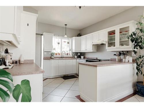 114 Bussieres Drive, Fort Mcmurray, AB - Indoor Photo Showing Kitchen