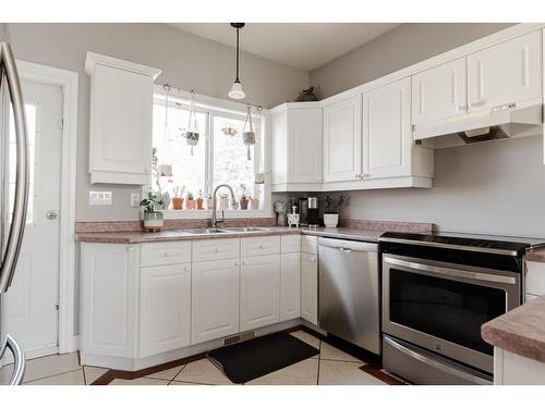 114 Bussieres Drive, Fort Mcmurray, AB - Indoor Photo Showing Kitchen With Stainless Steel Kitchen With Double Sink