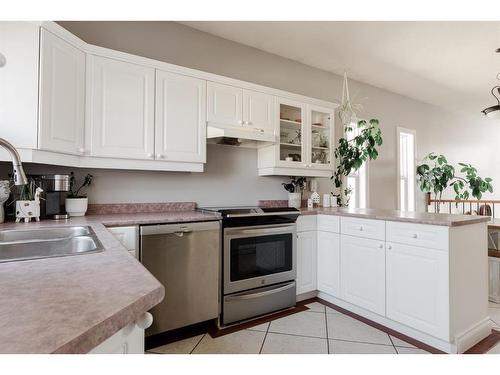 114 Bussieres Drive, Fort Mcmurray, AB - Indoor Photo Showing Kitchen With Stainless Steel Kitchen With Double Sink