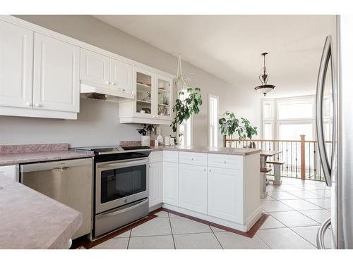 114 Bussieres Drive, Fort Mcmurray, AB - Indoor Photo Showing Kitchen With Stainless Steel Kitchen With Upgraded Kitchen