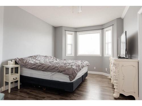 114 Bussieres Drive, Fort Mcmurray, AB - Indoor Photo Showing Bedroom