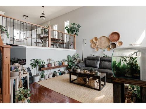 114 Bussieres Drive, Fort Mcmurray, AB - Indoor Photo Showing Living Room