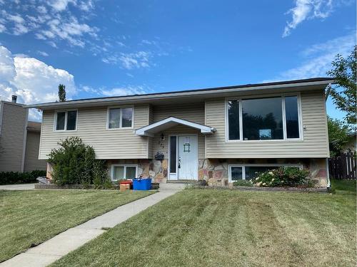 225 Ermine Crescent, Fort Mcmurray, AB - Outdoor With Facade