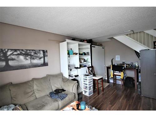 1646-21 Macdonald Drive, Fort Mcmurray, AB - Indoor Photo Showing Living Room