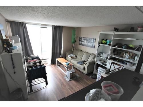 1646-21 Macdonald Drive, Fort Mcmurray, AB - Indoor Photo Showing Living Room