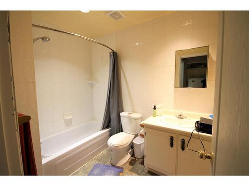 1646-21 Macdonald Drive, Fort Mcmurray, AB - Indoor Photo Showing Bathroom