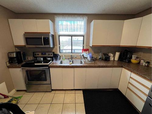 1646-21 Macdonald Drive, Fort Mcmurray, AB - Indoor Photo Showing Kitchen With Double Sink