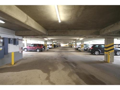 1646-21 Macdonald Drive, Fort Mcmurray, AB - Indoor Photo Showing Garage