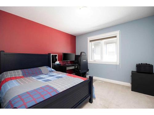 328 Killdeer Way, Fort Mcmurray, AB - Indoor Photo Showing Bedroom