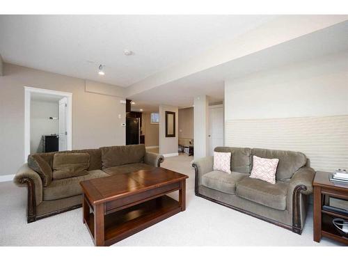 328 Killdeer Way, Fort Mcmurray, AB - Indoor Photo Showing Living Room