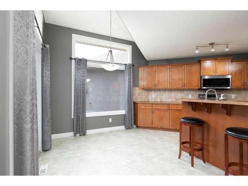 251 Laffont Way, Fort Mcmurray, AB - Indoor Photo Showing Kitchen