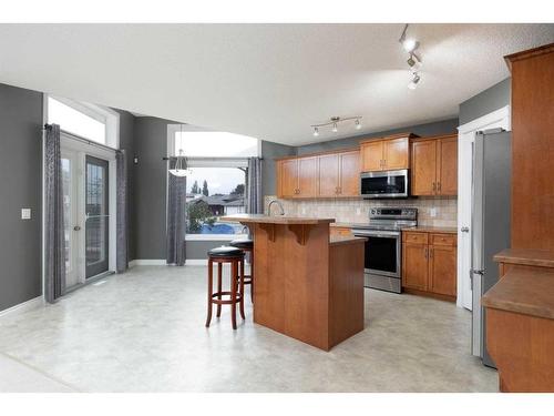 251 Laffont Way, Fort Mcmurray, AB - Indoor Photo Showing Kitchen