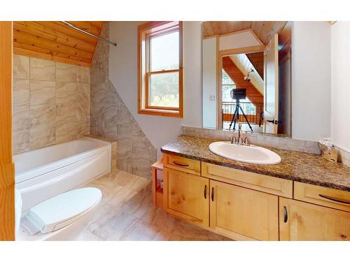 68333 Range Road 142, Rural Lac La Biche County, AB - Indoor Photo Showing Bathroom