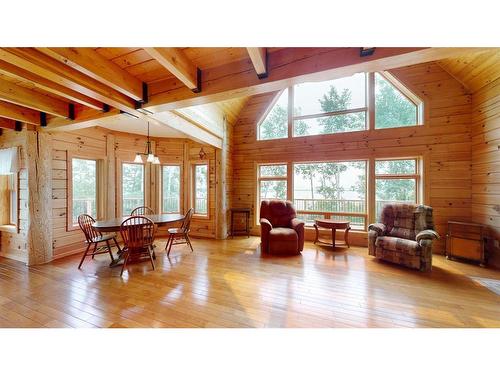 68333 Range Road 142, Rural Lac La Biche County, AB - Indoor Photo Showing Living Room