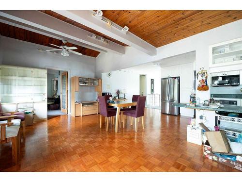 20 Centennial Drive, Fort Mcmurray, AB - Indoor Photo Showing Dining Room