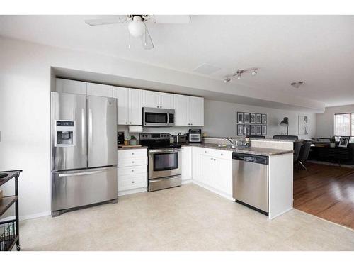 17-240 Laffont Way, Fort Mcmurray, AB - Indoor Photo Showing Kitchen