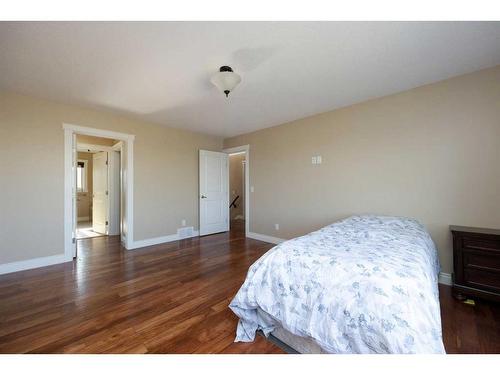 152 Snowy Owl Way, Fort Mcmurray, AB - Indoor Photo Showing Bedroom