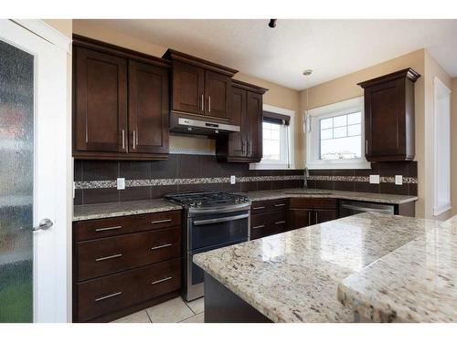 152 Snowy Owl Way, Fort Mcmurray, AB - Indoor Photo Showing Kitchen