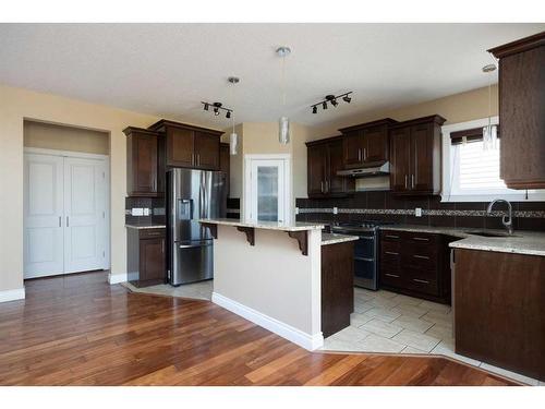 152 Snowy Owl Way, Fort Mcmurray, AB - Indoor Photo Showing Kitchen