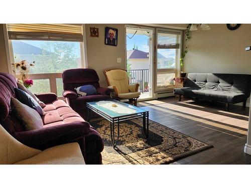 203-248A Grosbeak Way, Fort Mcmurray, AB - Indoor Photo Showing Living Room