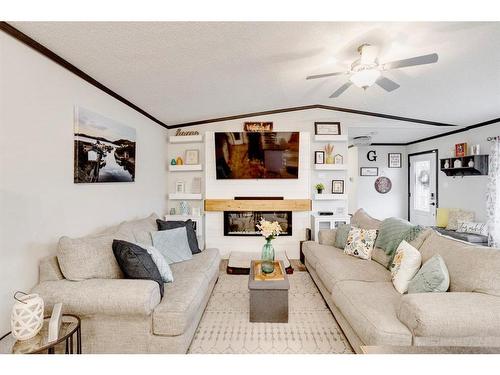 785 Beacon Hill Drive, Fort Mcmurray, AB - Indoor Photo Showing Living Room