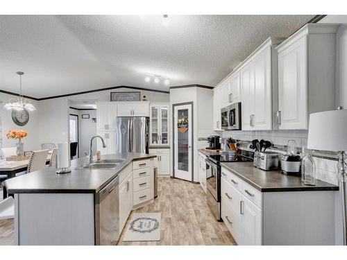 785 Beacon Hill Drive, Fort Mcmurray, AB - Indoor Photo Showing Kitchen With Stainless Steel Kitchen With Double Sink With Upgraded Kitchen