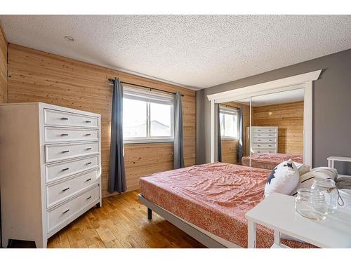 197 Ross Haven Drive, Fort Mcmurray, AB - Indoor Photo Showing Bedroom