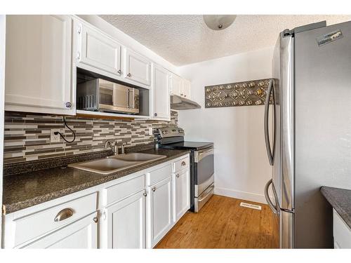 197 Ross Haven Drive, Fort Mcmurray, AB - Indoor Photo Showing Kitchen With Stainless Steel Kitchen With Double Sink With Upgraded Kitchen