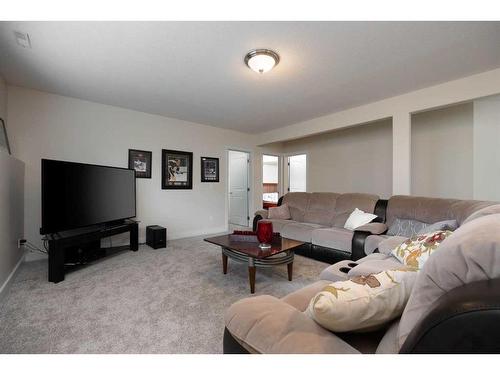 101 Trillium Road, Fort Mcmurray, AB - Indoor Photo Showing Living Room