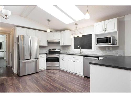 132 Gregoire Crescent, Fort Mcmurray, AB - Indoor Photo Showing Kitchen With Upgraded Kitchen