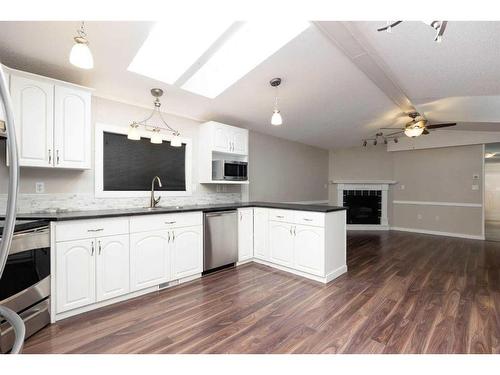 132 Gregoire Crescent, Fort Mcmurray, AB - Indoor Photo Showing Kitchen With Upgraded Kitchen