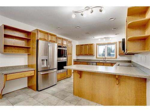 41 Poplar Crescent, Gregoire Lake Estates, AB - Indoor Photo Showing Kitchen