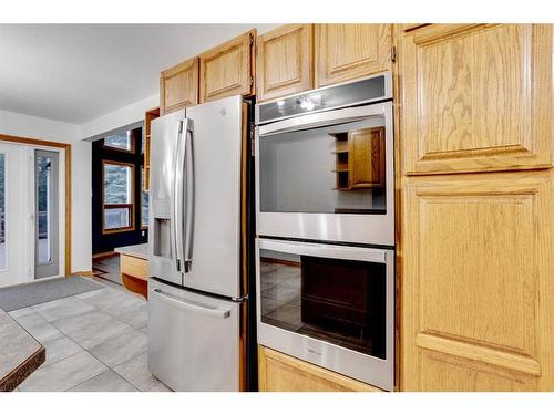 41 Poplar Crescent, Gregoire Lake Estates, AB - Indoor Photo Showing Kitchen