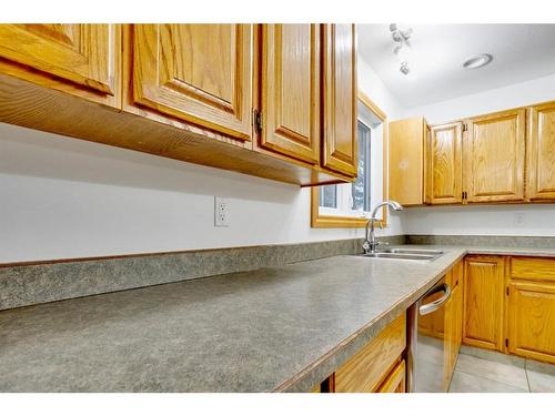 41 Poplar Crescent, Gregoire Lake Estates, AB - Indoor Photo Showing Kitchen