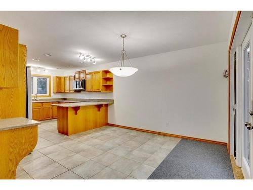 41 Poplar Crescent, Gregoire Lake Estates, AB - Indoor Photo Showing Kitchen