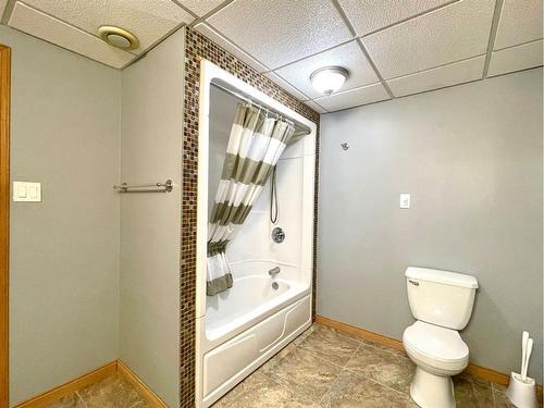 41 Poplar Crescent, Gregoire Lake Estates, AB - Indoor Photo Showing Bathroom