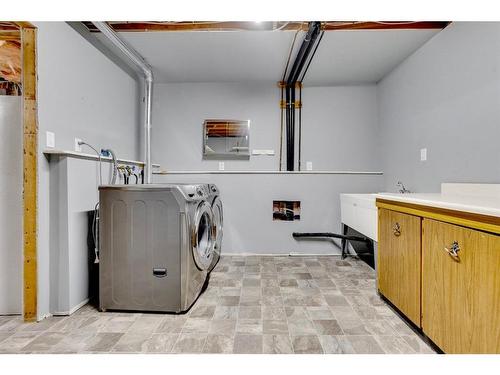 41 Poplar Crescent, Gregoire Lake Estates, AB - Indoor Photo Showing Laundry Room