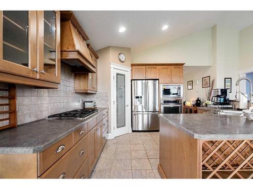 345 Sandpiper Road, Fort Mcmurray, AB - Indoor Photo Showing Kitchen With Upgraded Kitchen