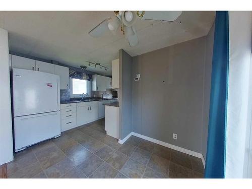 112 Caouette Crescent, Fort Mcmurray, AB - Indoor Photo Showing Kitchen