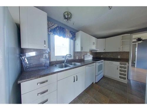 112 Caouette Crescent, Fort Mcmurray, AB - Indoor Photo Showing Kitchen With Double Sink