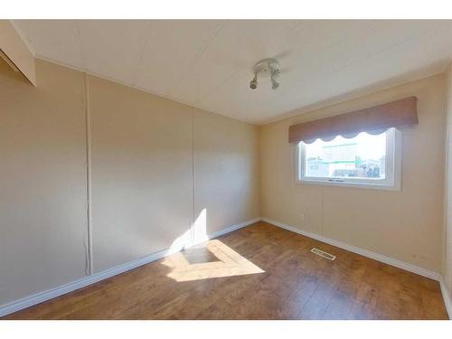 112 Caouette Crescent, Fort Mcmurray, AB - Indoor Photo Showing Other Room