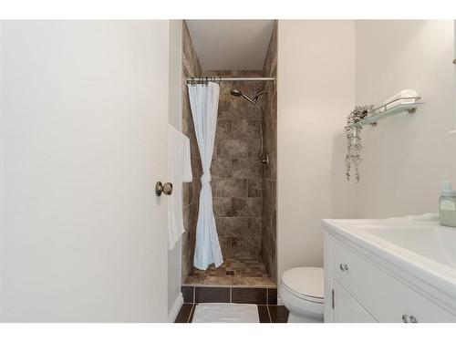 150 Bird Crescent, Fort Mcmurray, AB - Indoor Photo Showing Bathroom