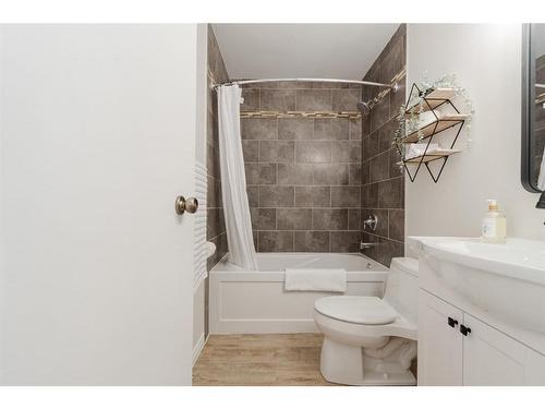 150 Bird Crescent, Fort Mcmurray, AB - Indoor Photo Showing Bathroom