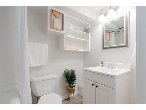 150 Bird Crescent, Fort Mcmurray, AB - Indoor Photo Showing Bathroom