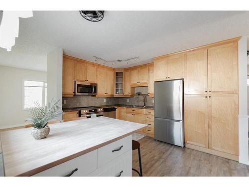 150 Bird Crescent, Fort Mcmurray, AB - Indoor Photo Showing Kitchen