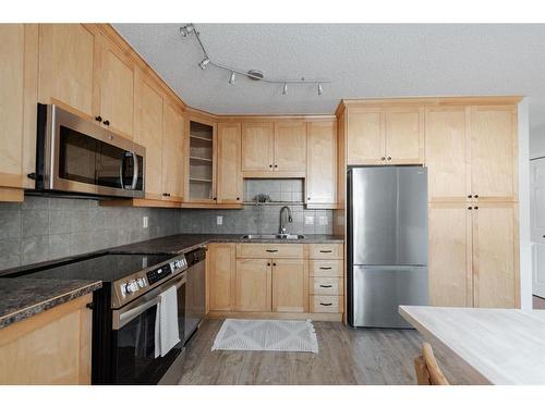 150 Bird Crescent, Fort Mcmurray, AB - Indoor Photo Showing Kitchen