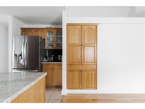 490 Pacific Crescent, Fort Mcmurray, AB - Indoor Photo Showing Kitchen