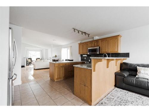 490 Pacific Crescent, Fort Mcmurray, AB - Indoor Photo Showing Kitchen