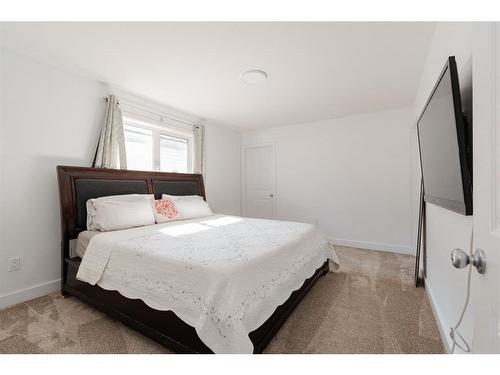 490 Pacific Crescent, Fort Mcmurray, AB - Indoor Photo Showing Bedroom